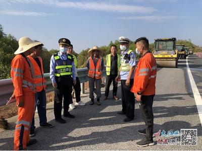 江西交通综合执法局八支队七大队联合高速交警开展安全生产大检查