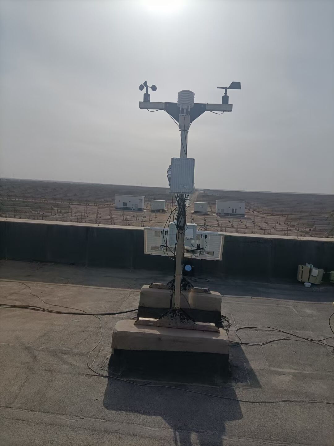 光（guāng）伏檢測氣象站